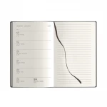 Agenda settimanale Calamus Black chiusa, formato tascabile 9x14 cm in carta avorio, con copertina personalizzabile
