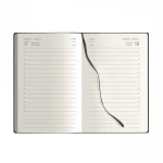 Agenda giornaliera Calamus Black 9x14 cm chiusa con elastico, vista frontale