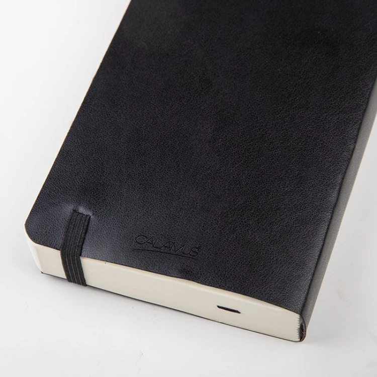 Agenda giornaliera Calamus Black 9x14 cm chiusa con elastico, vista frontale