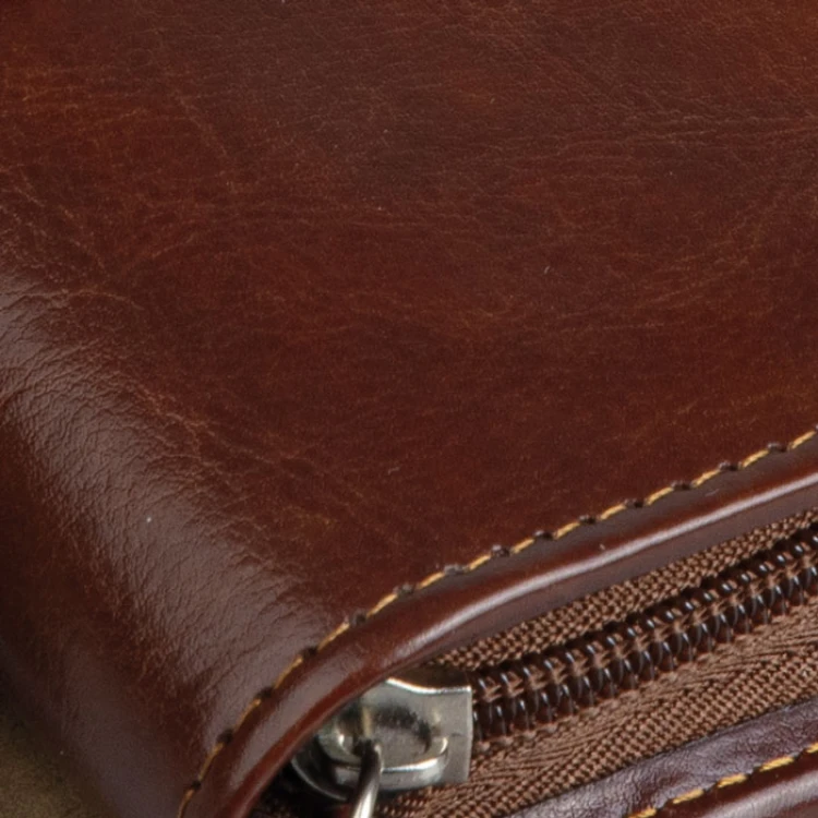 Closed daily diary binder with perimeter zip closure to personalise with company logo