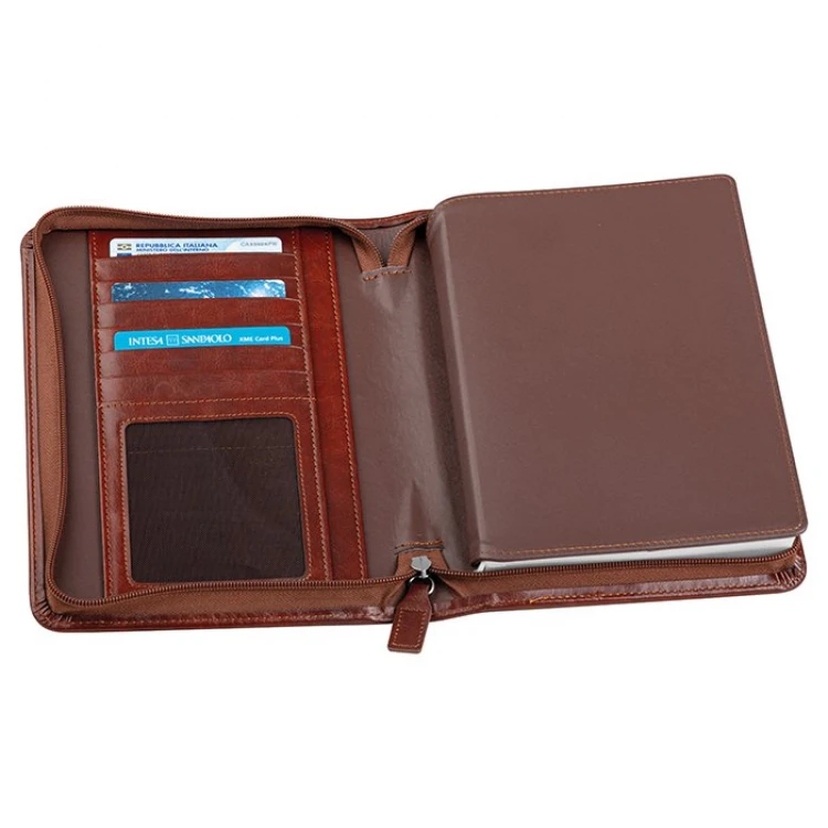 Daily diary binder with zip closure and replaceable 416-page interior, closed, ready for customisation