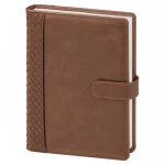 Agenda settimanale modello portafoglio in poliuretano con chiusura magnetica, vista frontale chiusa, disponibile in diversi colori, da personalizzare con logo