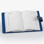 Agenda carteira fechada com fecho magnético, interior diário intercambiável com 336 páginas, personalizável com logótipo
