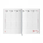 Agenda portafoglio settimanale chiusa con interno settimanale visibile, dettagli di chiusura a fibbia e tasche interne