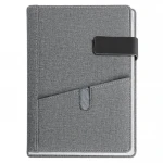 Agenda giornaliera chiusa con chiusura magnetica e tasca porta cellulare da personalizzare con logo