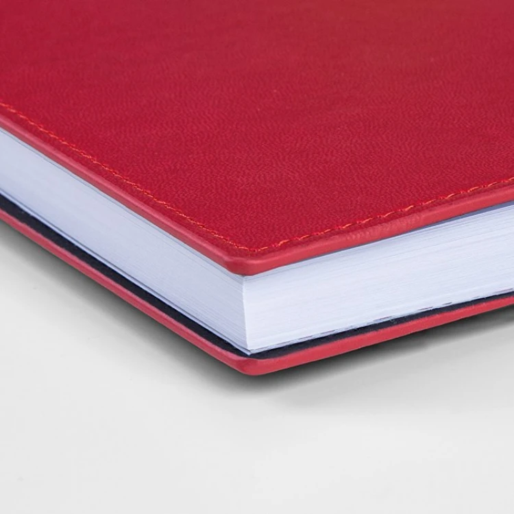 Agenda giornaliera chiusa con elastico e astuccio coordinato, disponibile da personalizzare con logo