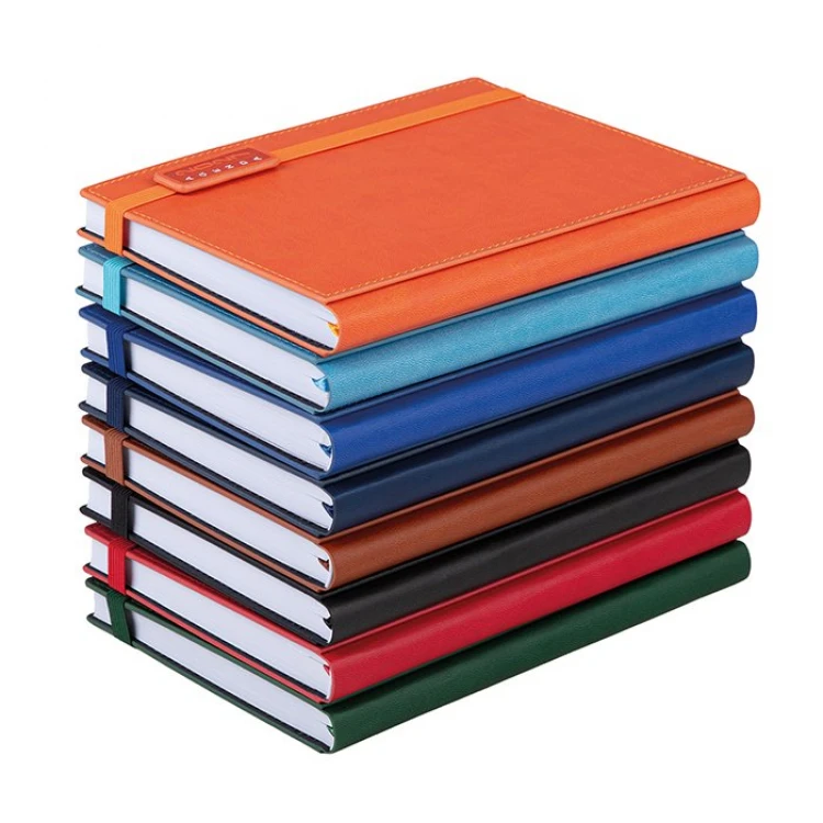 Agenda giornaliera chiusa con elastico e astuccio coordinato, disponibile da personalizzare con logo