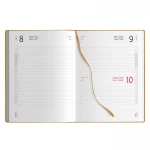 Agenda giornaliera chiusa con copertina in carta naturale, elastico di chiusura, formato 15x21 cm