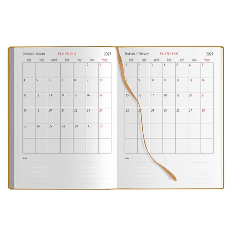 Agenda giornaliera chiusa con copertina in carta naturale, elastico di chiusura, formato 15x21 cm