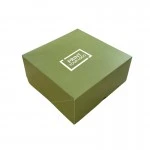 Scatola pieghevole per torte in cartone alimentare certificato, personalizzabile con stampa a caldo o serigrafia.