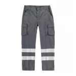 Pantalone da lavoro WORKTEAM mod. Bande rifrangenti grigio, vista frontale, con tasche multifunzione e dettagli riflettenti.