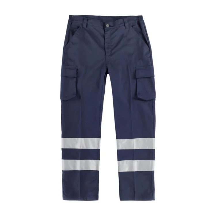 Pantalone da lavoro WORKTEAM mod. Bande rifrangenti grigio, vista frontale, con tasche multifunzione e dettagli riflettenti.