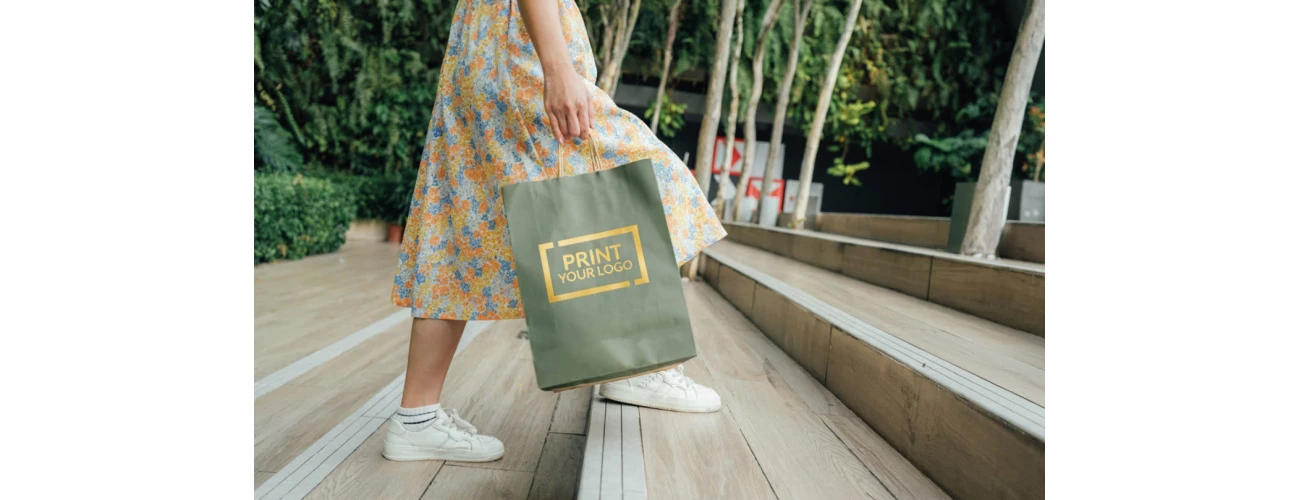 Come allestire una vetrina con materiali personalizzati: idee creative per attirare l&rsquo;attenzione