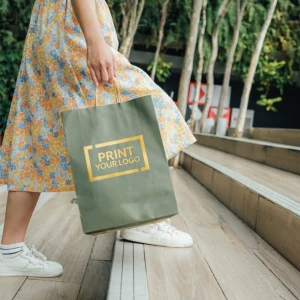 Come allestire una vetrina con materiali personalizzati: idee creative per attirare l&rsquo;attenzione