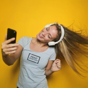 Come scegliere l&rsquo;abbigliamento personalizzato giusto per la tua azienda