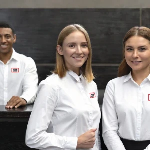 Abbigliamento aziendale e branding: come coordinare lo staff