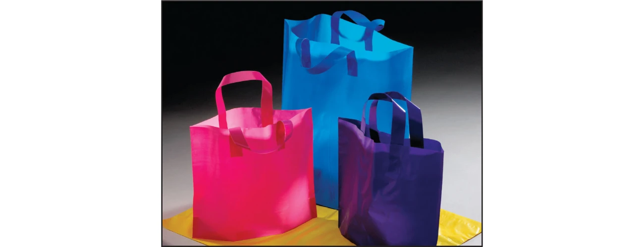 Ridurre, riciclare, riutilizzare e promuovere: i vantaggi di una borsa plastica riciclata personalizzata con logo