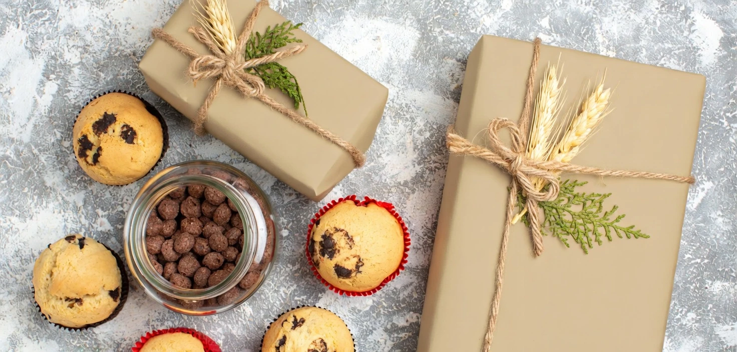 packaging regalo curato con dettagli naturali per aumentare il valore percepito del prodotto