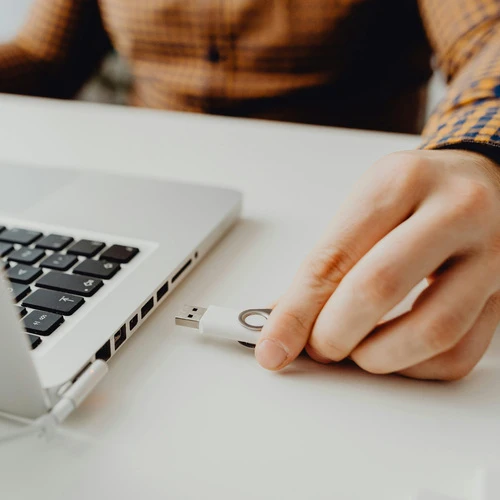 Gadget personalizzati per smart working: idee utili per lavorare da casa con prodotti aziendali brandizzati