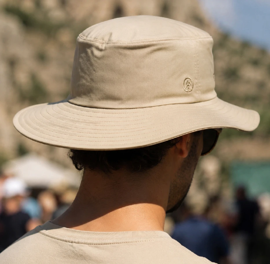 Cappello a tesa larga personalizzato con logo per staff, eventi e attività professionali all'aperto