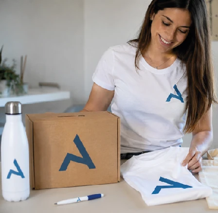 t-shirt personalizada com logótipo da empresa e cor da marca coerente