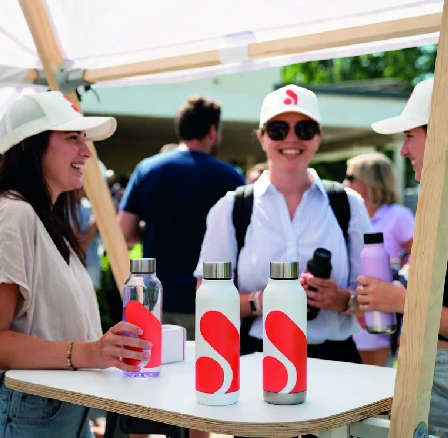 Gourdes personnalisées pour stands d’été, promotions d’entreprise et événements en plein air en Europe